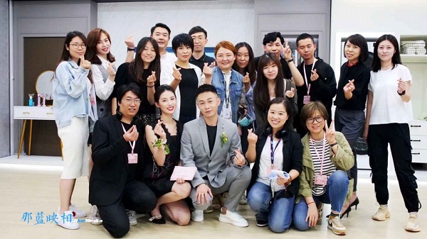 LG电子520新品发布会三大网络平台直播(图3) LG电子520新品发布会三大网络平台直播(图3)